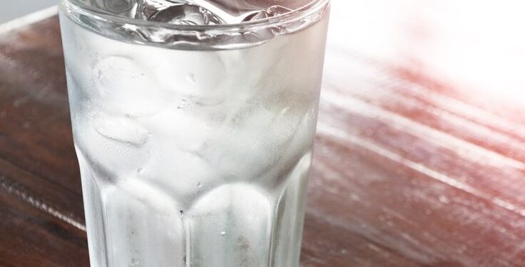 WHY DRINKING COLD WATER DESPITE HOT WEATHER IS DANGEROUS