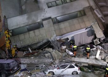 DOZENS TRAPPED IN TUNNELS AFTER TAIWAN’S STRONGEST QUAKE IN 25 YEARS KILLS AT LEAST NINE