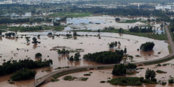 HEAVY RAINS AND FLOODS PARALYZE NAIROBI, DEATH TOLL RISES IN KENYA