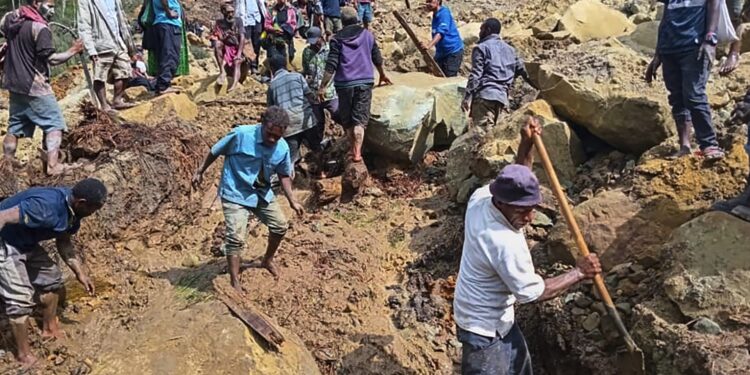 PAPUA NEW GUINEA FEARS SECOND LANDSLIDE AS HOPES FOR SURVIVORS FADE