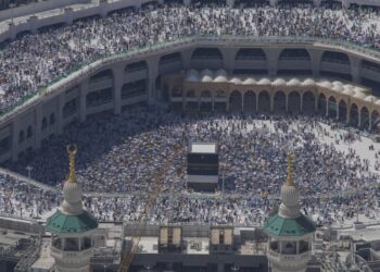 MORE THAN 1,300 PEOPLE DIED DURING HAJJ, MANY OF THEM AFTER WALKING IN THE SCORCHING HEAT