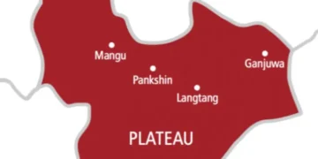 JOS TRADER RETURNS ₦1 MILLION FOUND IN ₦6,000 BAGS SHE BOUGHT.