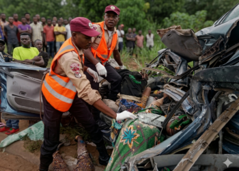 11 DIE AS VEHICLE PLUNGES OFF BRIDGE ON LAGOS-ABEOKUTA EXPRESSWAY.