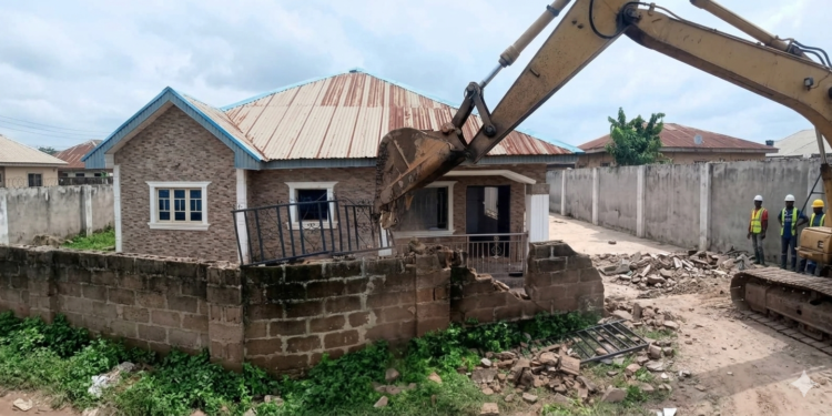 OYO GOVT DESTORYS BUILDING USED AS HIDEOUT BY ADELABU’S SISTER’S KIDNAPPERS.
