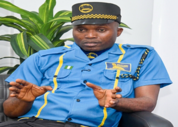 LAGOS SECURITY GUARD PRAISED AFTER RETURNING CUSTOMER’S $9,100.