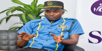 LAGOS SECURITY GUARD PRAISED AFTER RETURNING CUSTOMER’S $9,100.